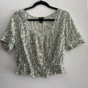 Rue21 Floral Button-Up Blouse with Lace Trim